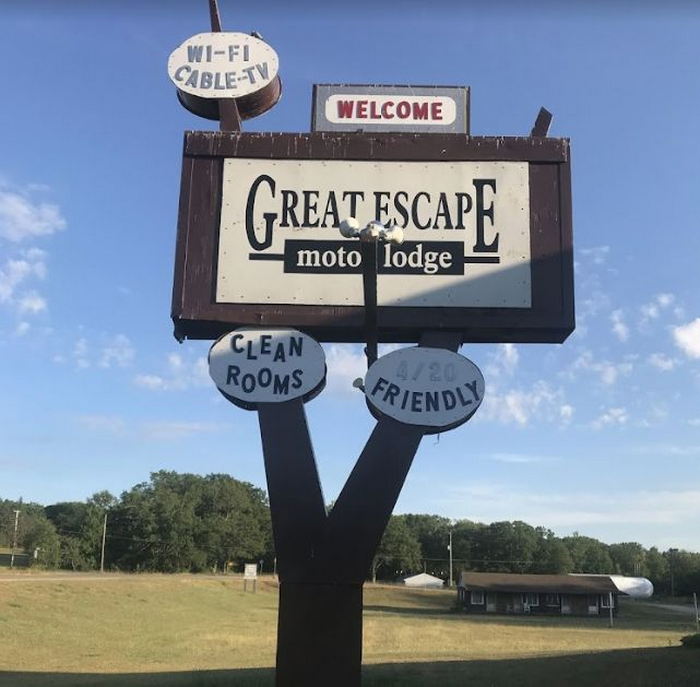 Great Escape Motor Lodge (Redwoood Motor Lodge) - Web Listing